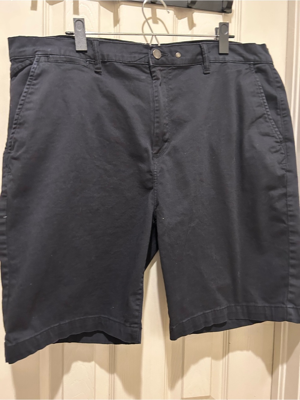 Men's Devil Dog Flat Front Chino Shorts in Black
